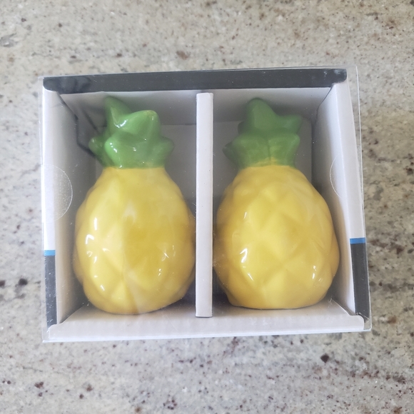 Mainstays Other - Must bundle! Pineapple salt and pepper shakers